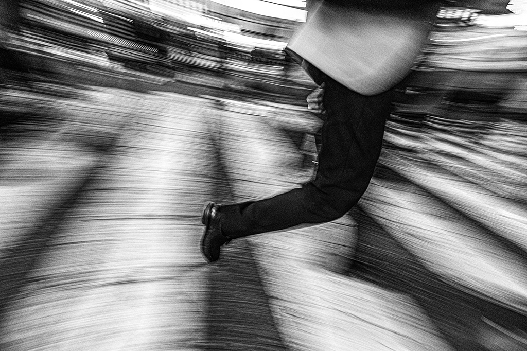 THE CROSSING BLUR_BW_TOKYO_JAPAN_2022.jpg