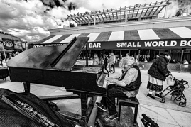 Small World Pianist_BW_Nathan Pino_Venice Beach_California_2022 copy.jpg