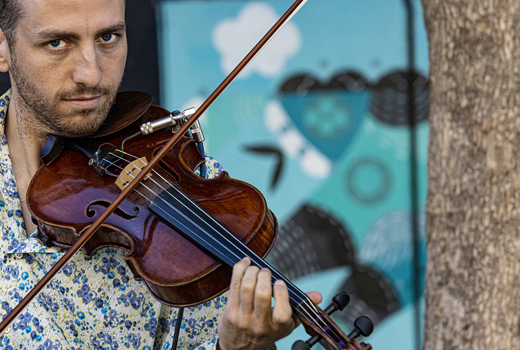 VIOLIN RAPPER_SANTA MONICA_CA_2022 copy.jpg